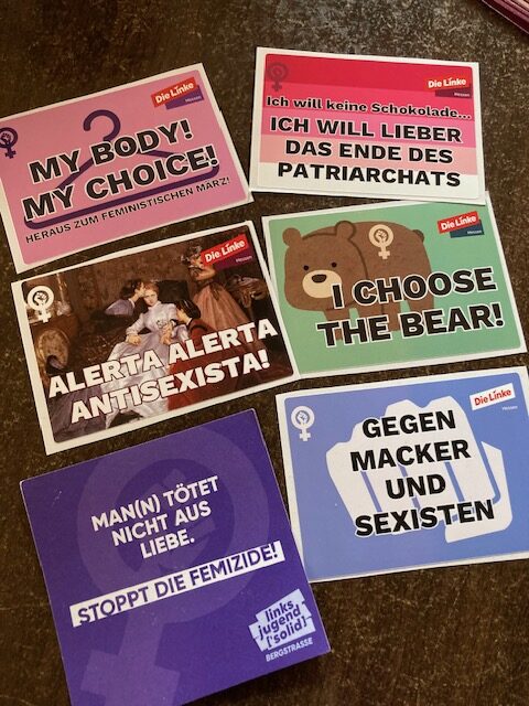 Verschiedene Sticker mit Feministischen Inhalten.